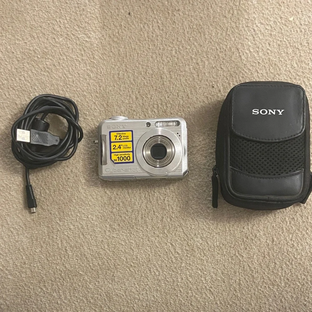 Sony Cyber-shot DSC-S700 7.2MP Digital Camera w/ Box, Charger & Case